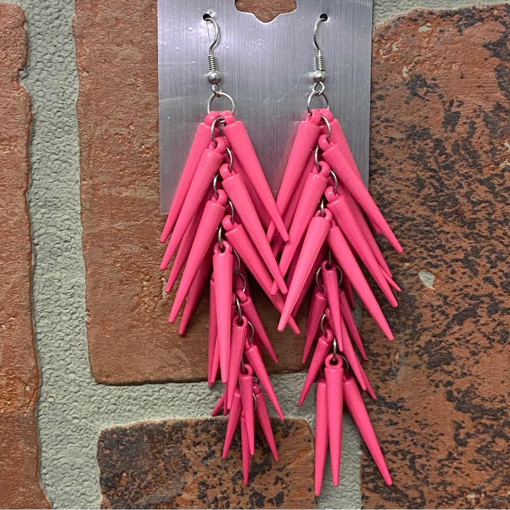 NWT Womens Fashion Long Dangle Hot Pink Statement Earrings.
